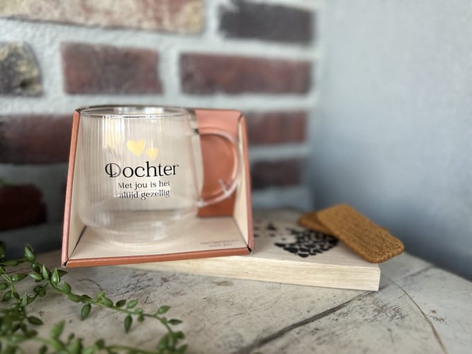 Creaties van Hier - Cadeaupakket Theeglas met Plankje - Dochter - Glas - Hout