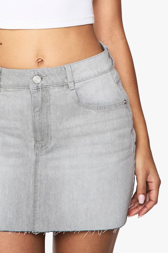 boohoo Dames Petite Denim Mini Rok | Greywash | Maat: 38