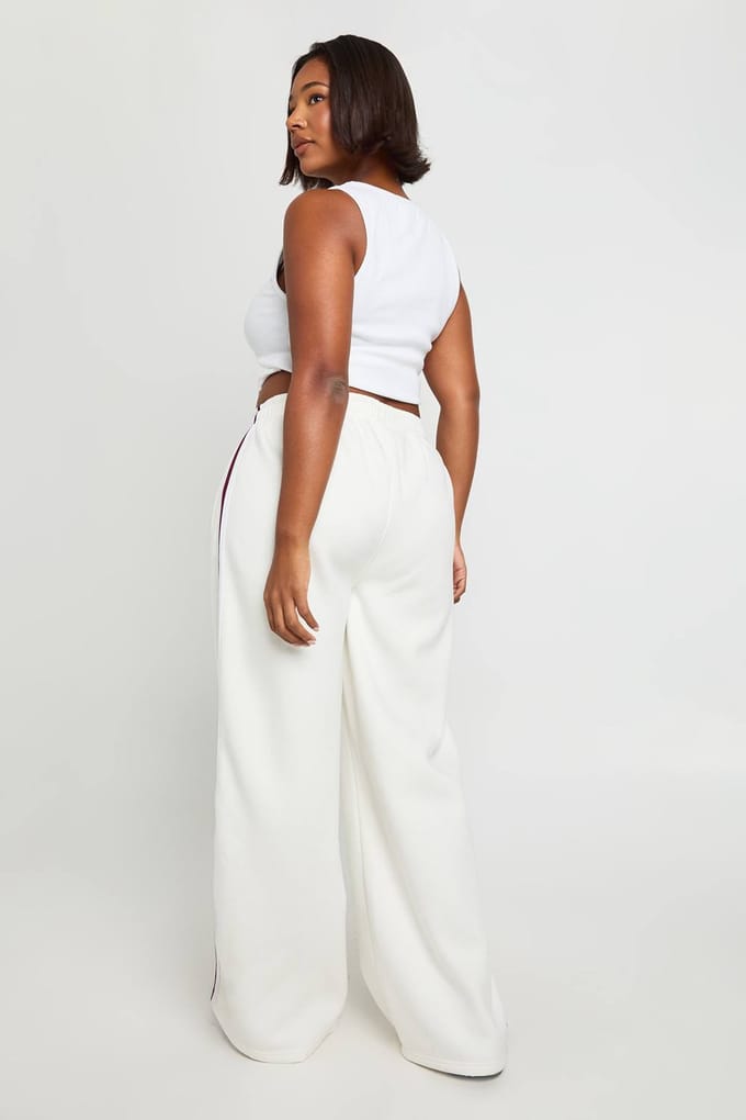 boohoo Dames Plus zijstreep wijde pijpen joggers | Ecru | Maat: 52