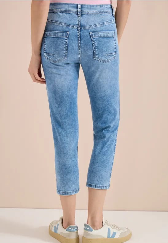 3/4 Slim Leg jeans in Slim Fit
