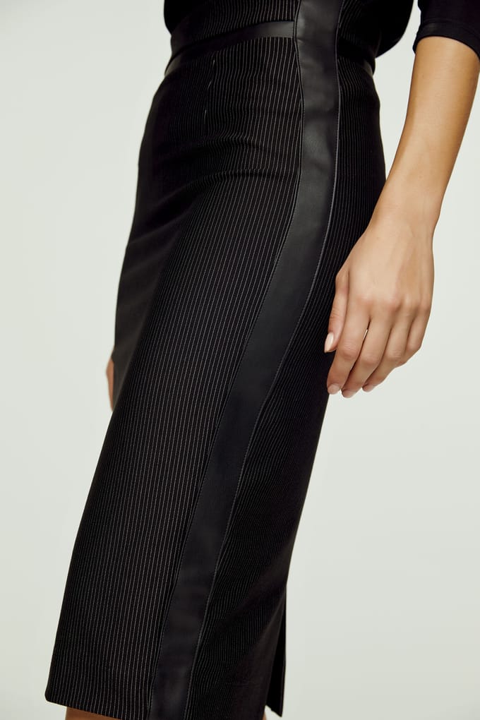 Zwarte kokerrok met hoge taille en leren details