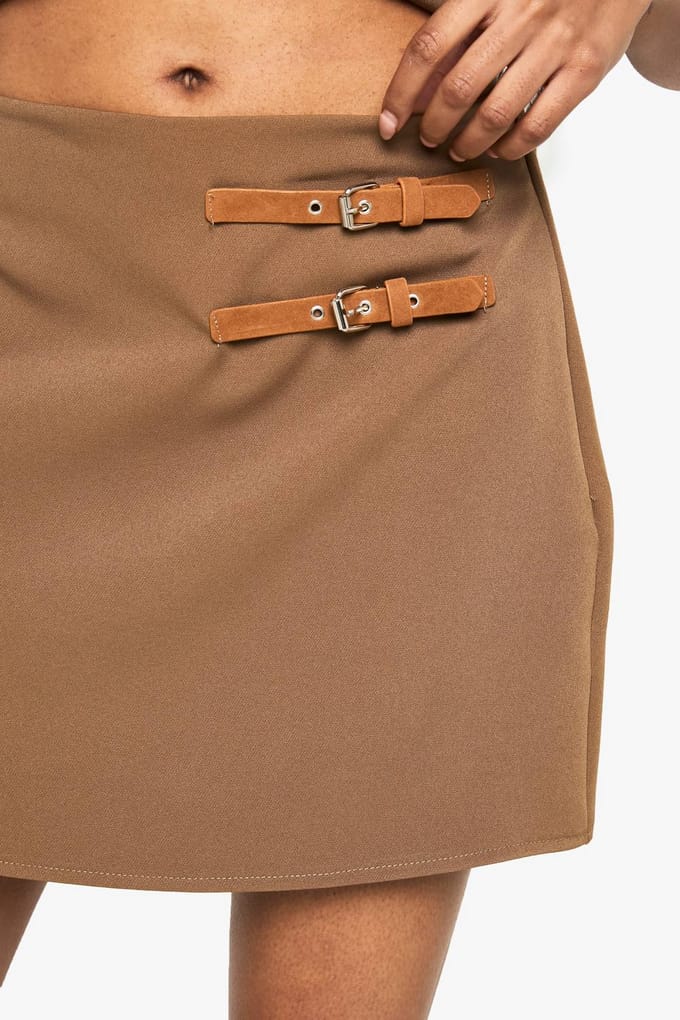 boohoo Dames Buckle Detail Tailored Mini Rok | Tan | Maat: 36
