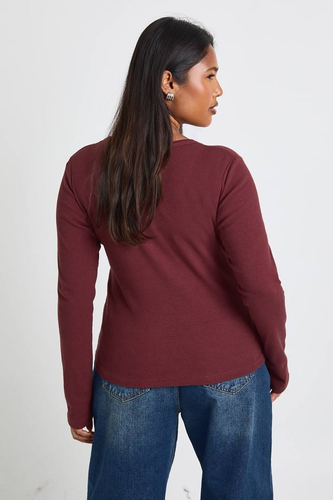 boohoo Dames Plus Basic Rib Scoop-hals Lang gesneden Lange Mouwen Nauwsluitende Top | Bordeaux Rood | Maat: 46