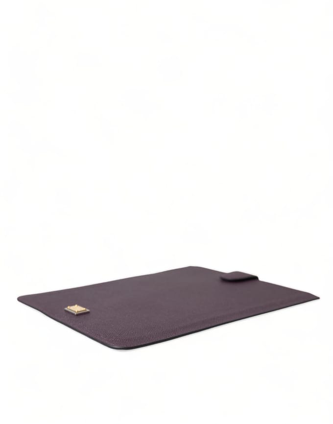 Donkerbruin lederen logo plaquette hoes sleeve tabletcase