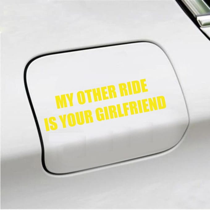 Bumpersticker - My Other Ride Is your Girlfriend - 4 X 14,8 - Geel