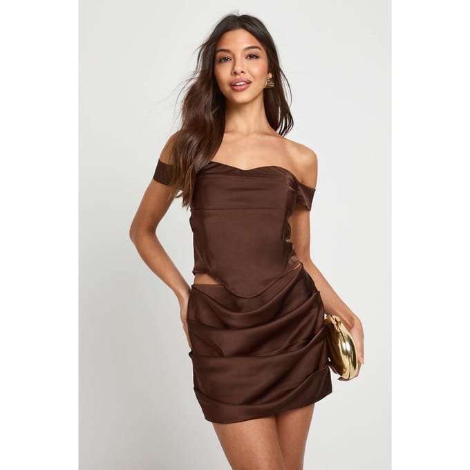 boohoo Dames Satijn geplooide mini-rok | Espresso | Maat: 6