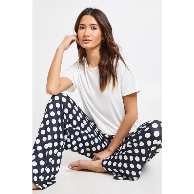 boohoo Dames Polka Dot Broek & Oversized T-Shirt Pyjama Set | Black | Maat: 8