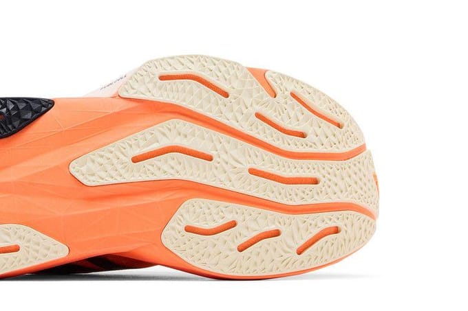 New Balance FuelCell Rebel v4 Hot Mango Angora (Vrouwen) 40 beige