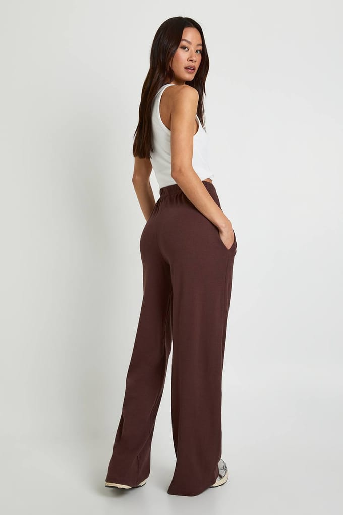 boohoo Dames Broek met hoge rib en wijde pijpen | Chocoladebruin | Maat: 36