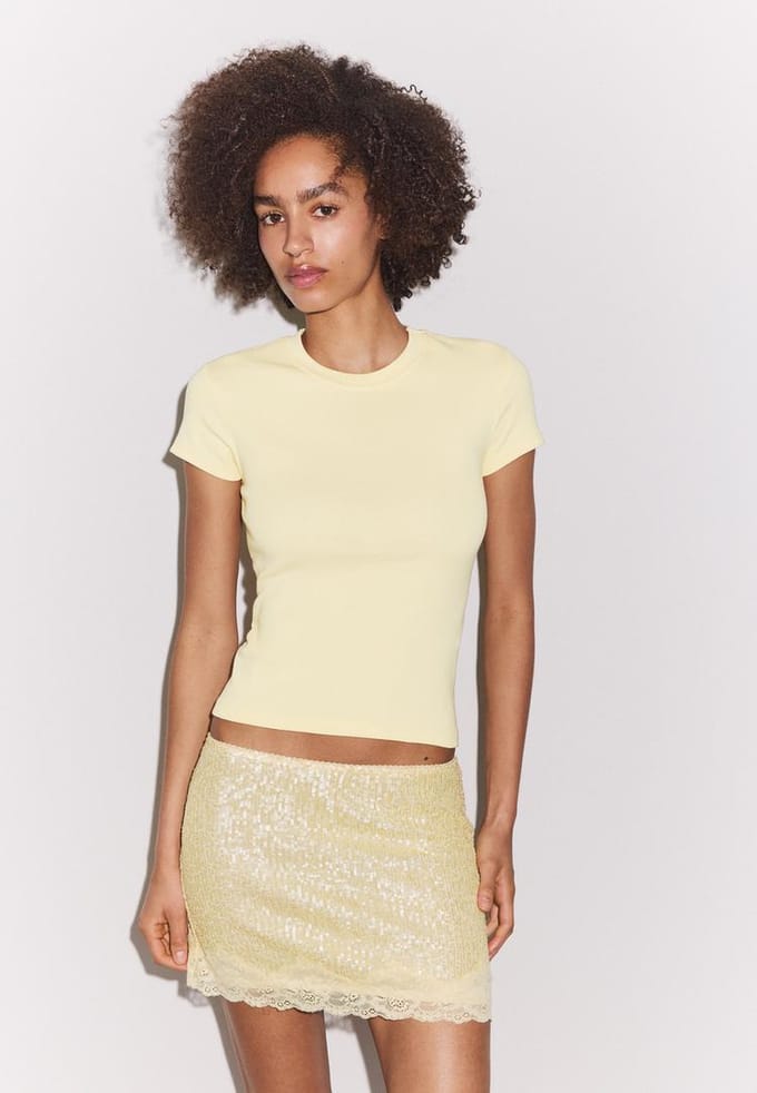 Stradivarius Basic T-shirt met ronde hals en korte mouw  Pastelgeel S