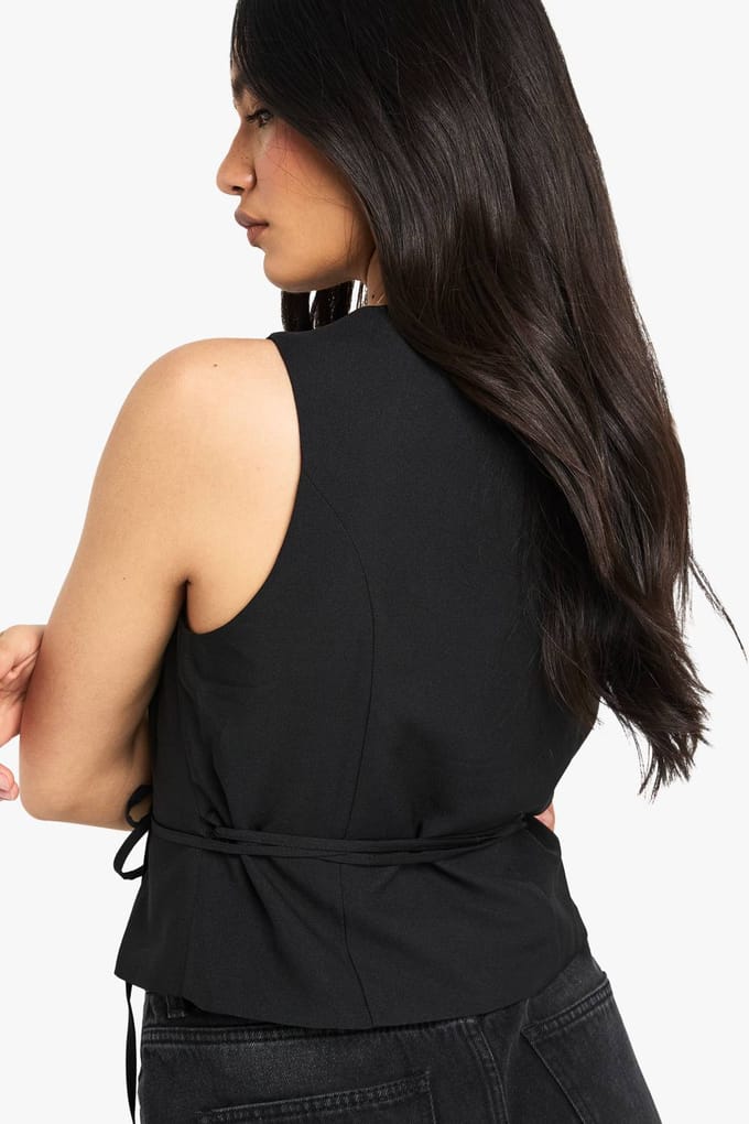 boohoo Dames Getailleerd gilet met gebonden taille | Zwart | Maat: 44