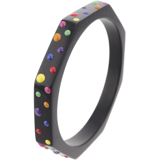 Behave - dames bangle zwart met stipjes - edgy partylook accessoire