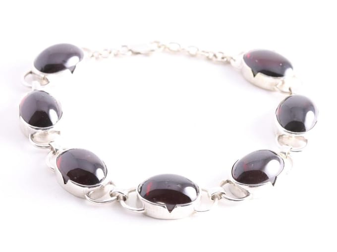 Zilveren armband met grote granaat stenen