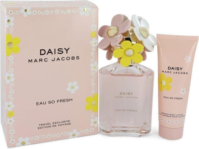 Marc Jacobs Daisy Eau So Fresh Gift Set 125 ml Eau De Toilette Spray + 75 ml Body Lotion