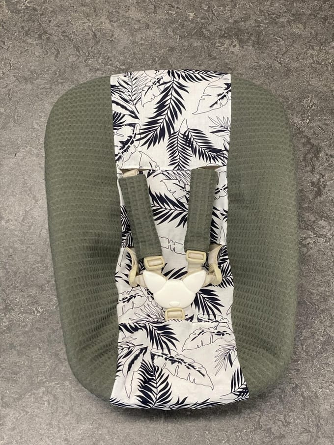 stokke newborn hoes Tripp Trapp legergroen grote bladeren