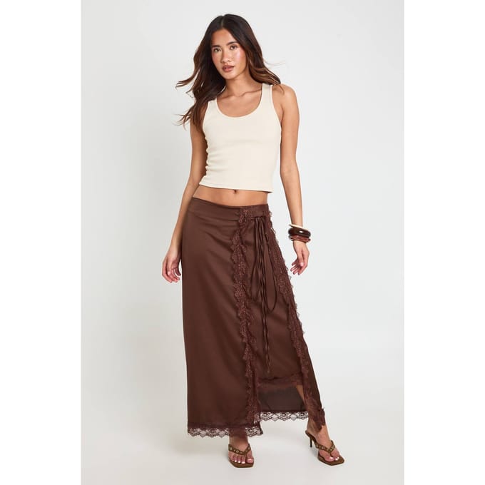 boohoo Dames Satijnen Midaxi Wikkelrok Met Kanten Bies | Chocoladebruin | Maat: 40