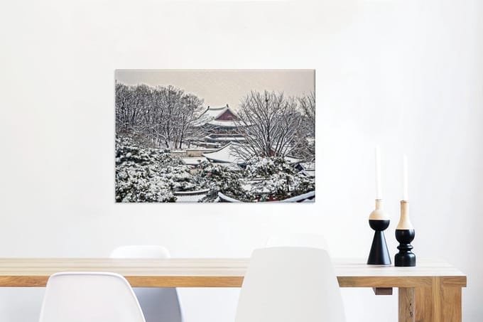 Canvas Schilderij Changdeokgung in de winter geeft een mooi beeld - 60x40 cm - Wanddecoratie