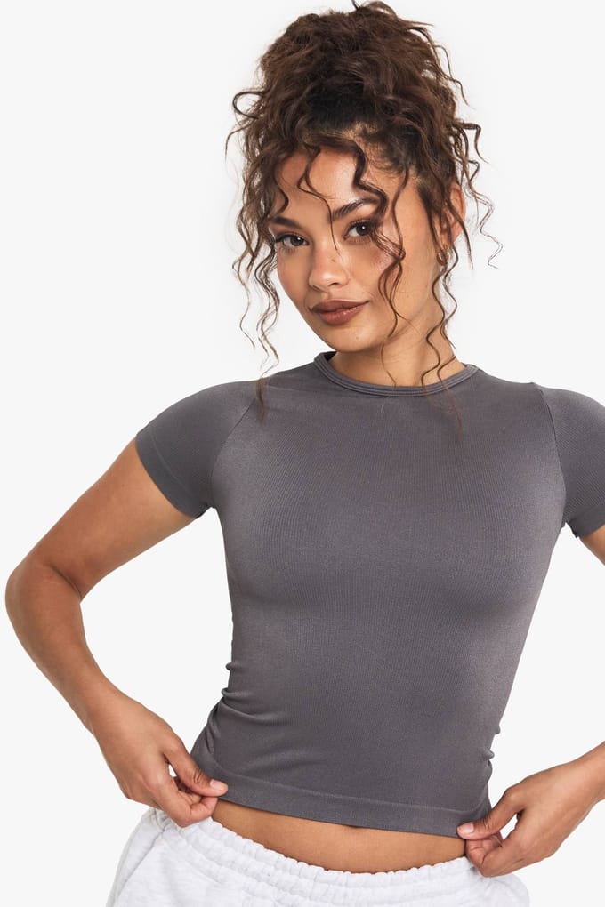 Dames Boohoo Basics Naadloze Rib Top met Korte Mouwen | Houtskool | Maat: Large