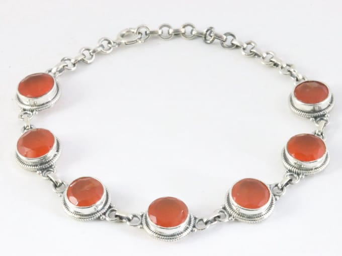 Bewerkte zilveren armband met carneool