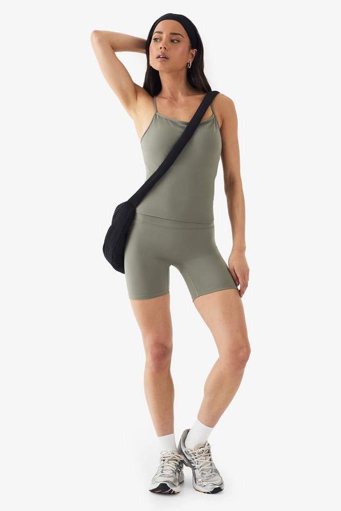 boohoo Dames DSGN Studio Supersoft Peached Sculpt Padded Vest | Kaki | Maat: XL