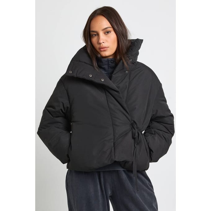 boohoo Dames Korte pufferjas met trechterhals | Black | Maat: 14