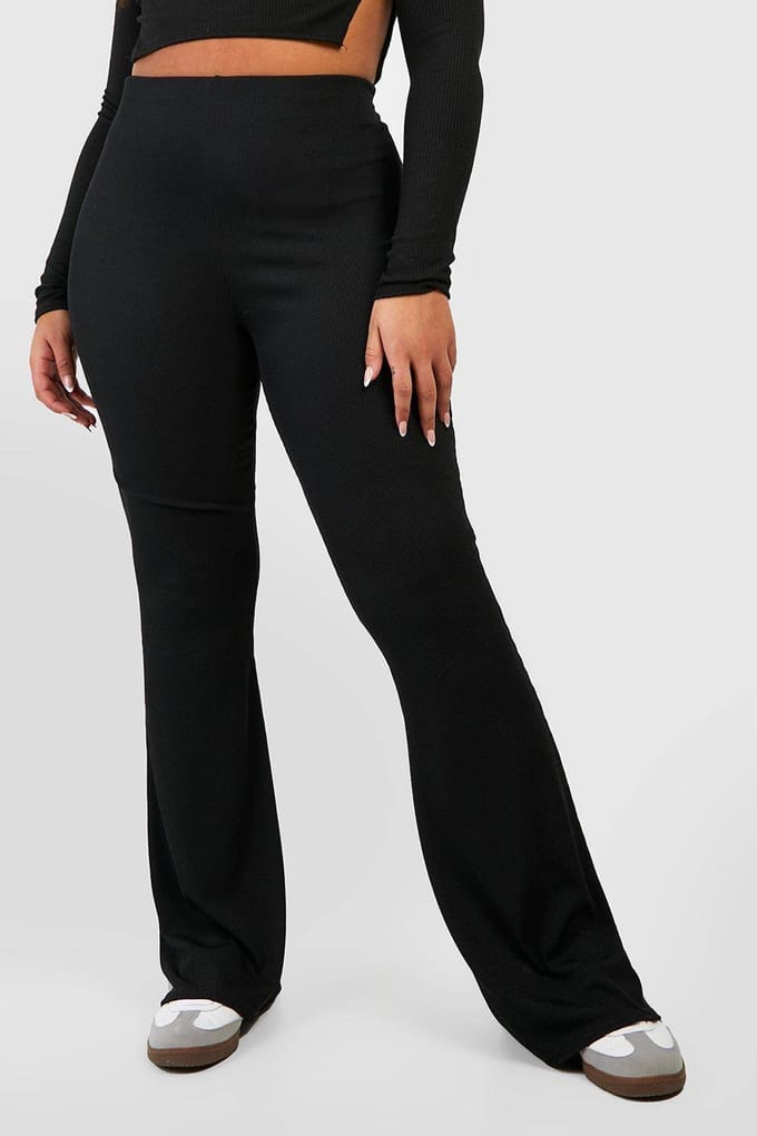 Dames Boohoo Basics Plus Geribbelde Hoge Taille Flare Broek | Zwart | Maat: 46