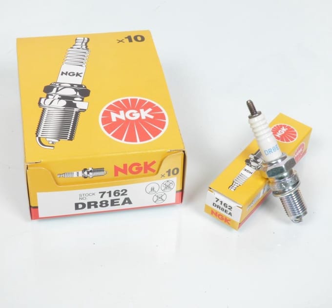 Bougie d'allumage NGK pour Moto Sym 125 Wolf 2005 à 2007 DR8EA Neuf