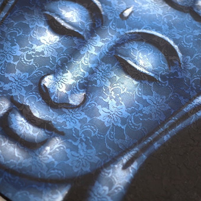 Boeddha schilderij - Blauw brokaat detail