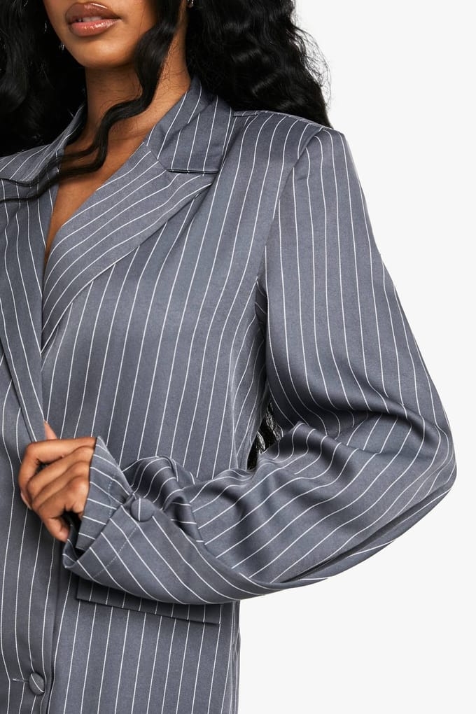 boohoo Dames Gestreepte Geweven Blazerjurk met Voorzakken in Oversized Model | Charcoal | Maat: 12
