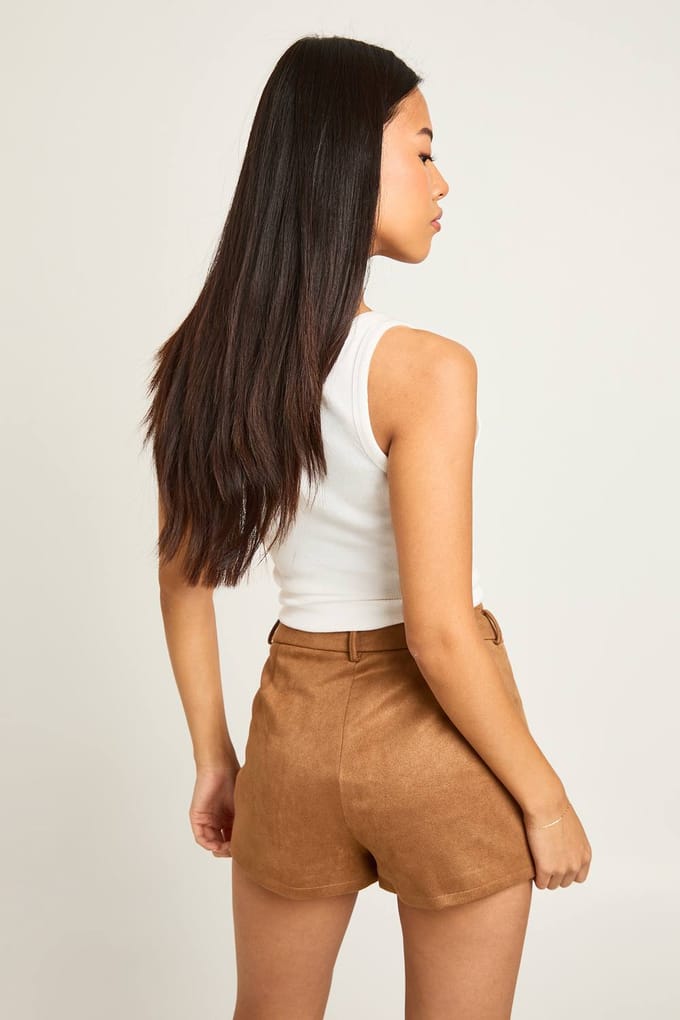 boohoo Dames Kleine imitatie-suede getailleerde mini shorts | Brown | Maat: 12