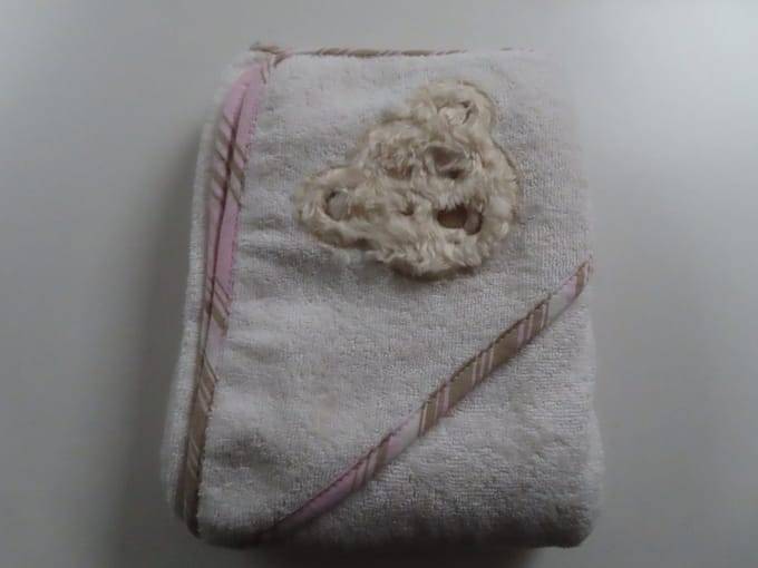 Badcape - Wit met berenkop en afgewerkt met roze - 80x100 cm