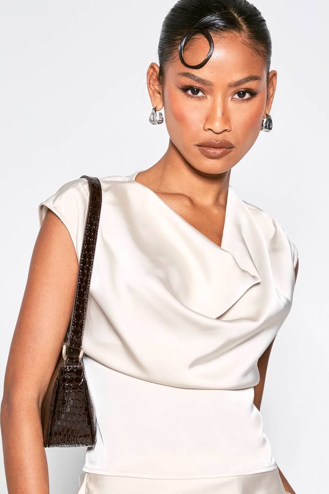 boohoo Dames Satijnen Cowl Fitted Top | Champagne | Maat: 40