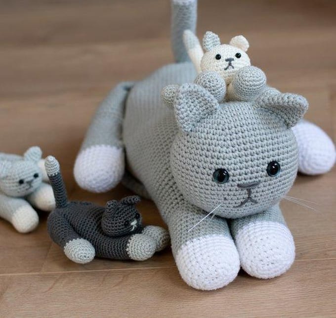 Haakpakket moederpoes met kittens