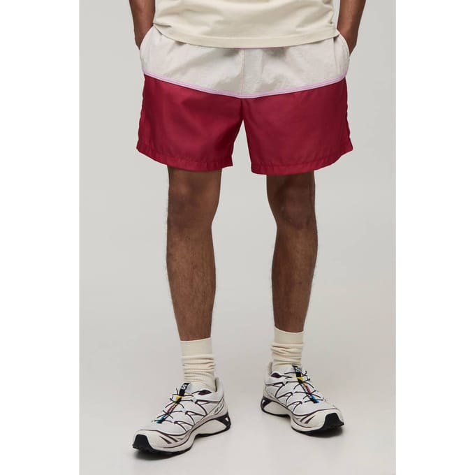 Ontspannen Pasvorm Gestreepte Panelen Korte Lengte Nylon Shorts | Red | Size Large