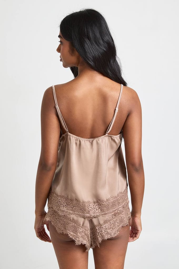 boohoo Dames Pyjama Set Met Cami En Short Met Wimperkanttrim | Mocha | Maat: 6