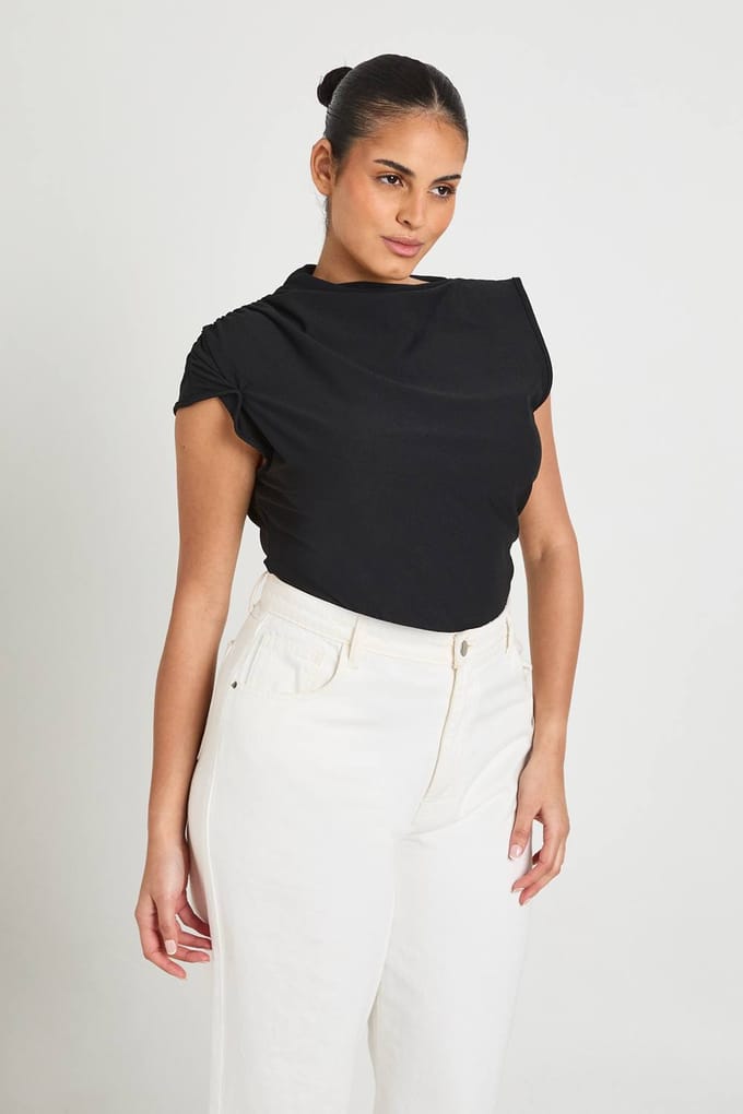 boohoo Dames Plus Gerimpelde Bodysuit Met Aangeknipte Hals | Black | Maat: 18
