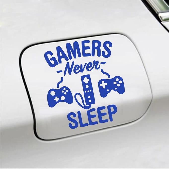 Bumpersticker - Gamers Never Sleep - 12,9 X 11,8 - Blauw