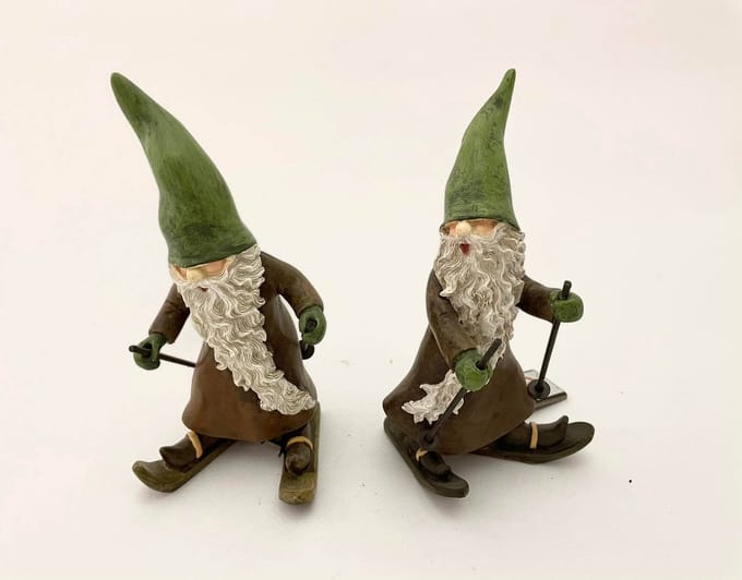 J-Line kabouter op skies (set van 2) (afmeting 1 kabouter: 7x6x14cm)