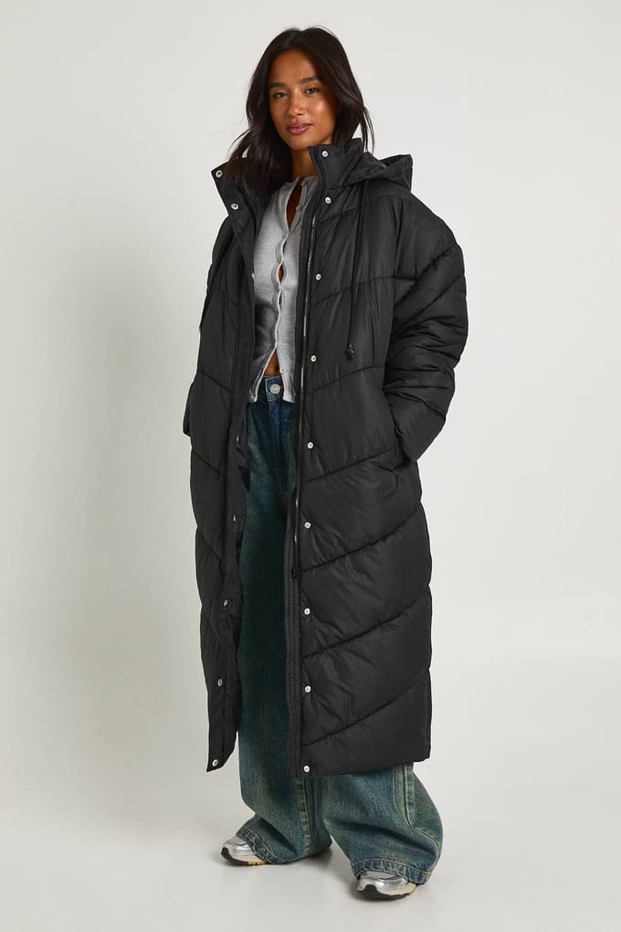 boohoo Dames Petite capuchonjack met quiltdetail maxi puffer | Black | Maat: 8