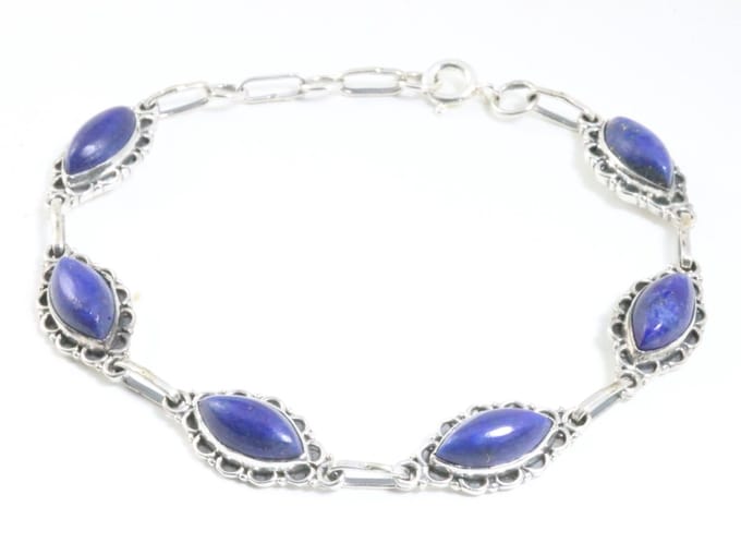 Bewerkte zilveren armband met lapis lazuli