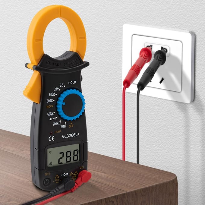 Digitale stroomtang-multimeter meet weerstand, wissel- en gelijkstroom, spanning aarde geel