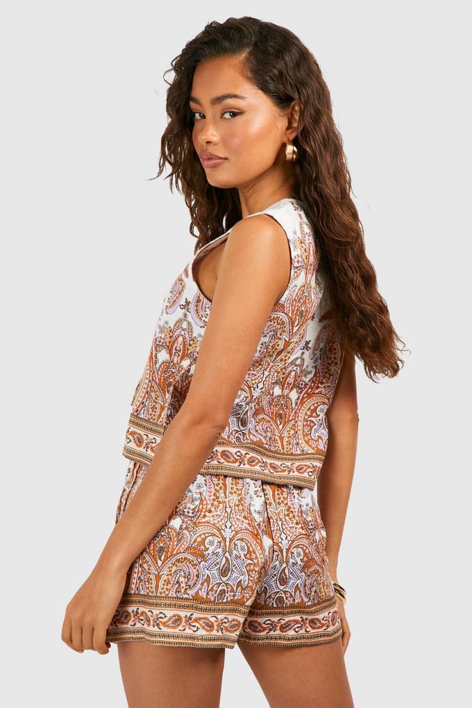 boohoo Dames Paisley Print Linen Look Short | Cream | Maat: 14