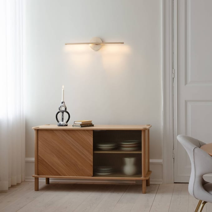 UMAGE LED wandlamp Omni, messing, lengte 74 cm
