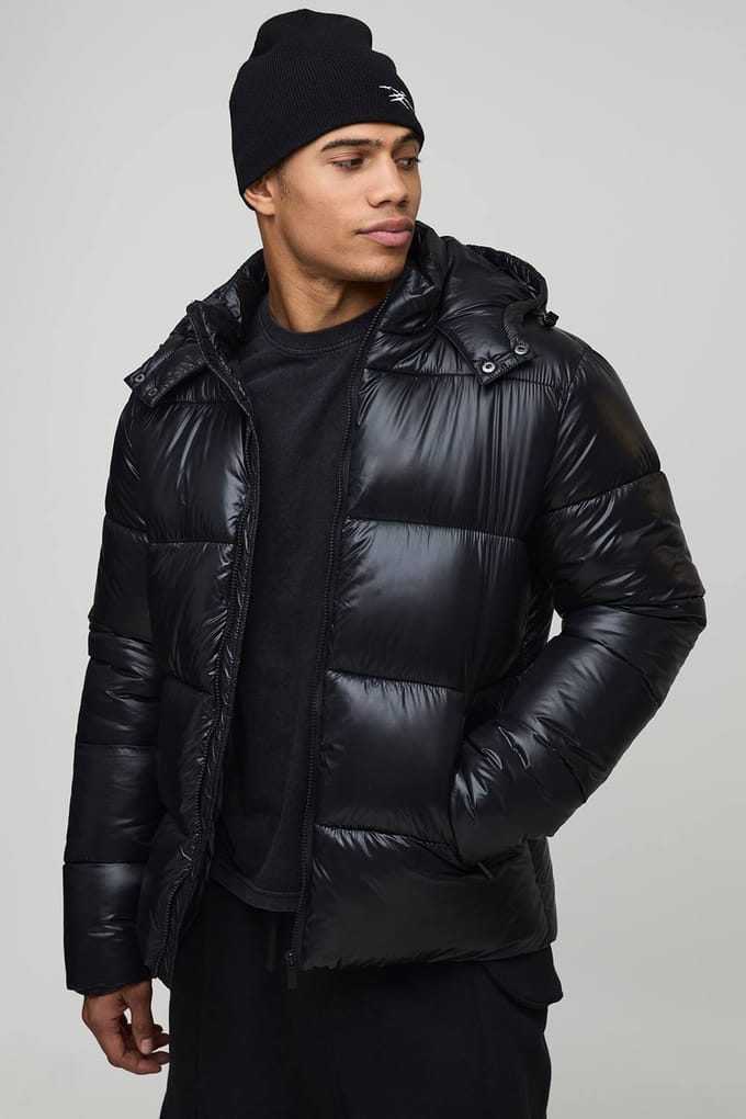Regular Fit High Shine Puffer Jacket in Black | Size Medium
