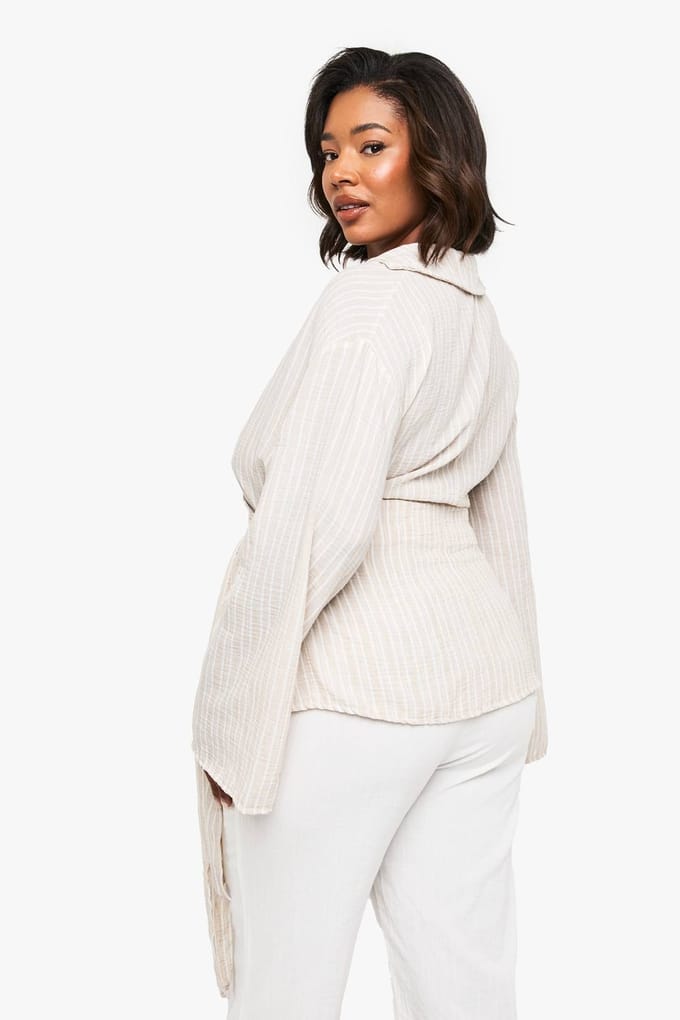 boohoo Dames PLUS BLOUSE MET VOORSTRIK EN GESTREEPTE PATROON | Stone | Maat: 24