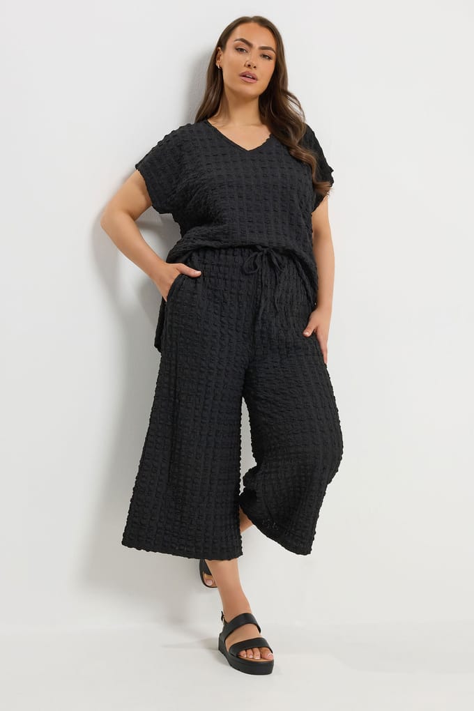 Yours Zwarte Cropped Broek Met Bubbeltextuur Size 62-64