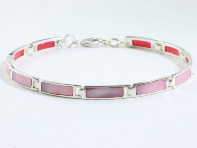 Hoogglans zilveren armband met roze parelmoer