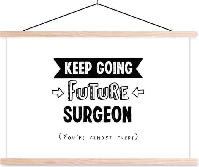 Posterhanger incl. Poster 90x60 cm - Schoolplaat - Quotes - Studeren - Chirurg - Dokter - Textielposter - Blanke latten