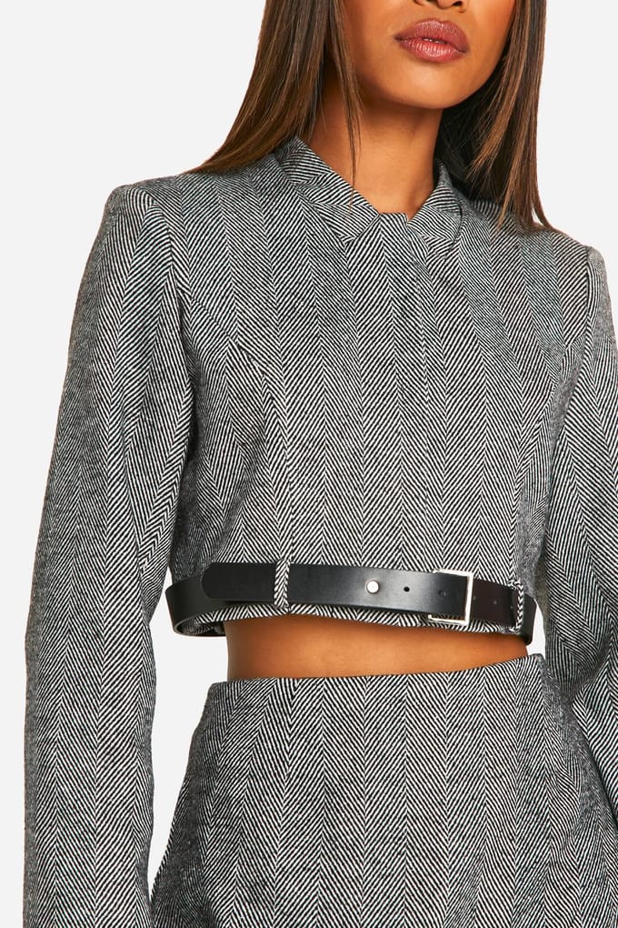 boohoo Dames Afgekorte blazer met visgraat ceintuurdetail | Zwart | Maat: 42