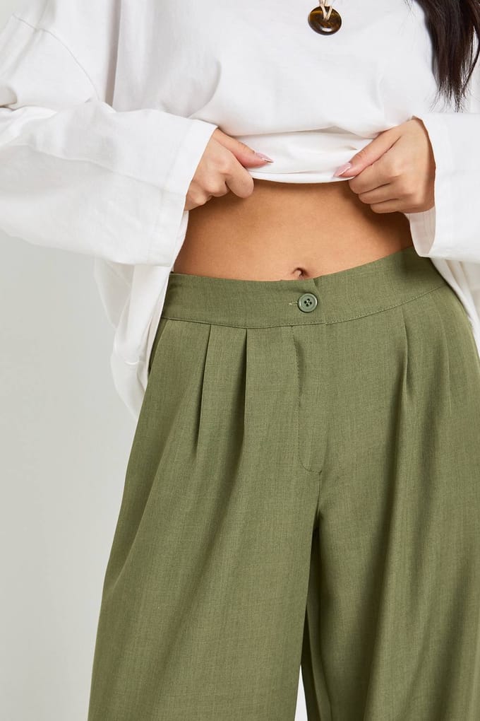 boohoo Dames Geweven Getailleerde Geplooide Wijde Pijpenbroek | Kaki | Maat: 38